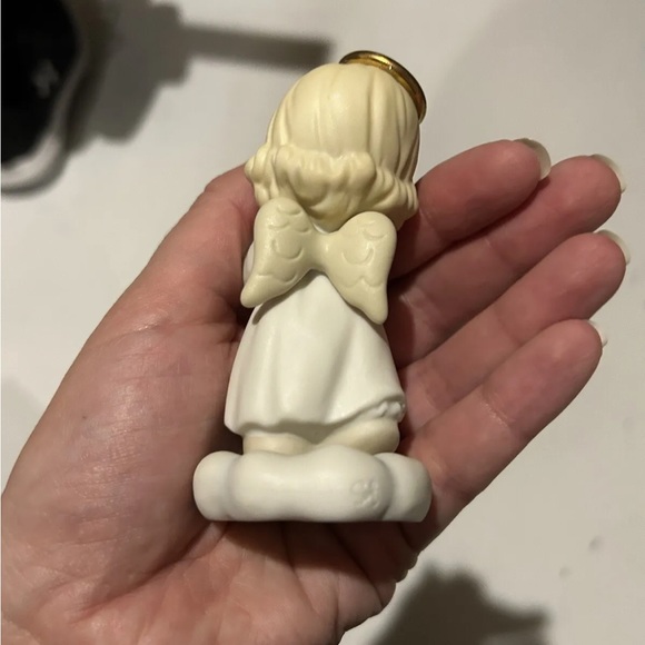 April Precious Moments Angel with original box - Picture 3 of 7